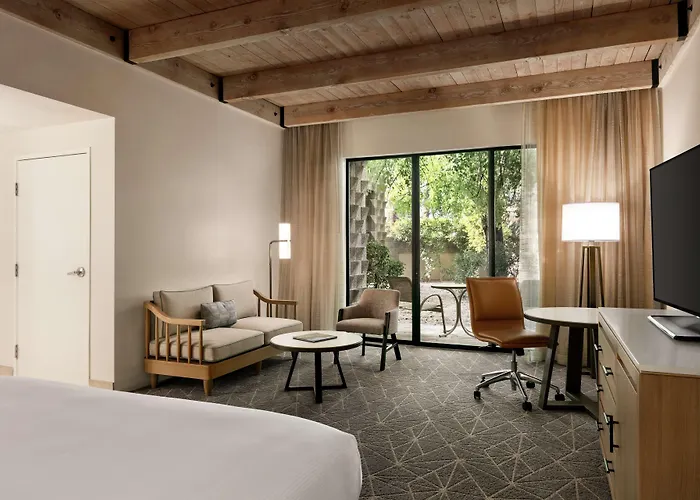 Doubletree By Hilton Paradise Valley 4*